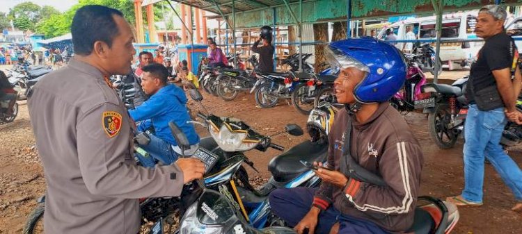 Lakukan Patroli Dialogis Di Pasar Inpres Soe,  Kapolres TTS  Sambangi Langsung warga Pasar