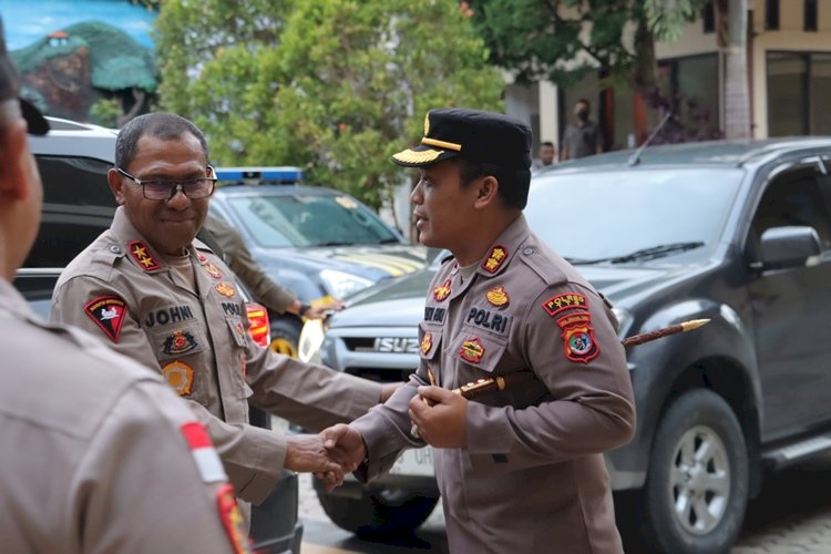 Kapolres TTS Sambut Langsung Kapolda NTT Sebelum Hadiri Acara Hadiri Open House