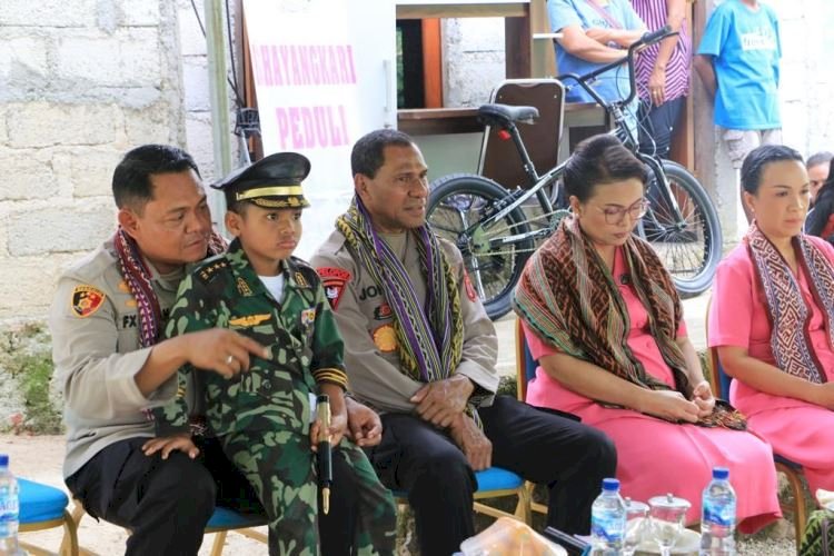 Beri Dukungan Kapolda NTT dan Ketua Bhayangkari Daerah NTT Datangi Kediaman Nono