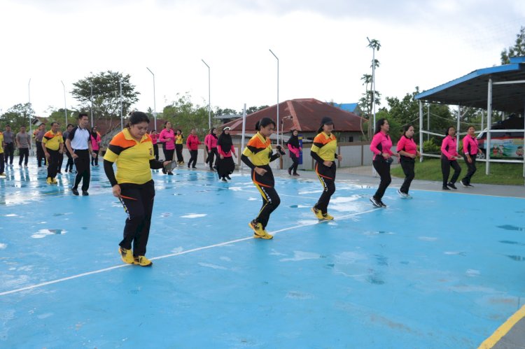 Jumat Sehat, Keluarga Besar Polres TTS Olah Raga Bersama