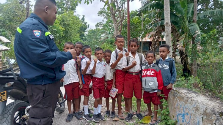 Tanamkan Kencintaan Terhadap Polri, Bhabinkamtibmas Sambangi Pelajar SD