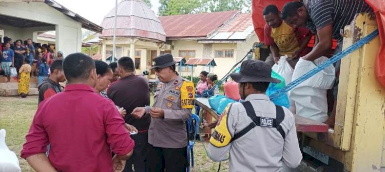 Meringankan Beban Warga Akan Kebutuhan Beras, Sat Binmas Polres TTS Bekerja Sama Dengan Bulog Kab. TTS Gelar Pasar Murah