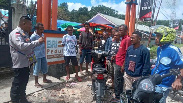 Temui Warga, Bhabinkamtibmas Polsek Amanuban Tengah Sosialisasi Penerimaan Polri