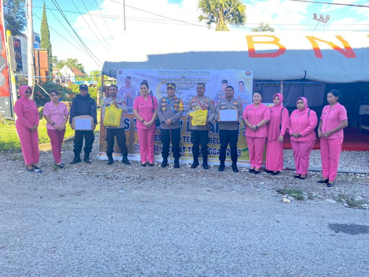 Dukung Tugas Polri, Ibu Bhayangkari Cabang TTS Kunjungi Pos Pam, Pos Yan dan Pos Terpadu Ops Katupat Turangga -2023