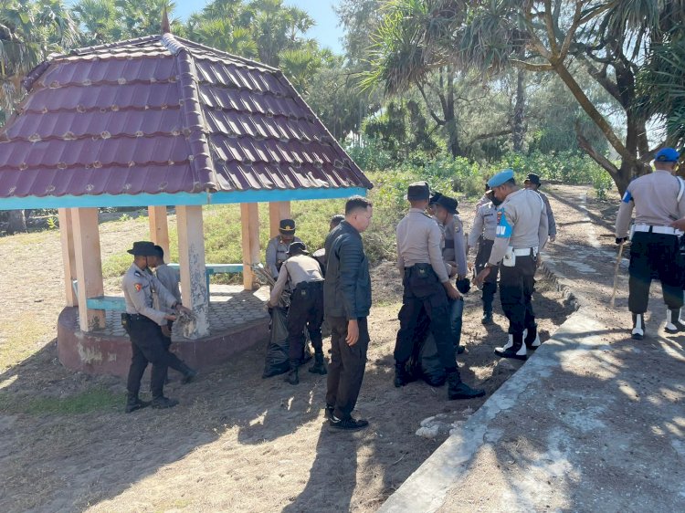 Peduli Kebersihan Tempat Wisata, Kapolres TTS Pimpin langsung melaksanakan Bhakti Sosial Di Pantai Oetune- TTS