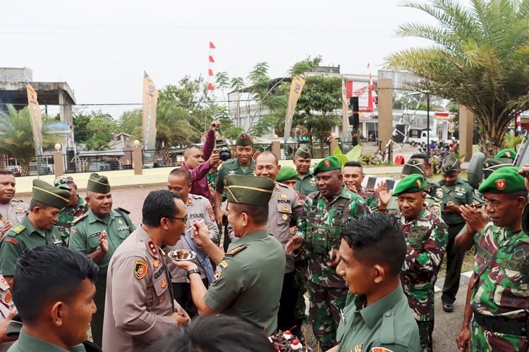 Wujud Sinergitas TNI-Polri Yang Makin Kompak, di Hari Bhayangkara ke-77 Dandim 1621 TTS Dorprise Kejutan Ke Polres TTS