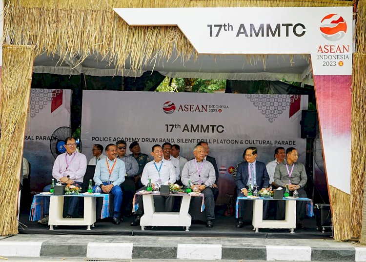 Kapolri Jamu Delegasi AMMTC Nikmati Sunset di Labuan Bajo