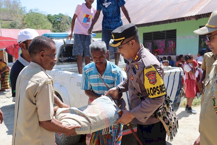 Bentuk Kepedulian, Gerak Cepat Kapolres TTS dan Ketua Bhayangkari Cabang TTS Salurkan Bantuan Ke Korban Bencana Gempa