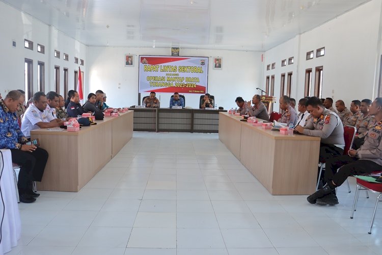 Dalam Rangka Menyatukan Presepsi Untuk Menghadapi Pemilu tahun 2024, Polres TTS Gelar Rapat Lintas Sektor