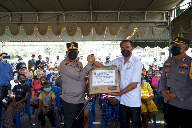 Kapolda NTT bersama Danrem 161 dan Danlanud Eltari Kupang Berikan Dukungan Langsung ke Korban Erupsi Gunung Lewotobi