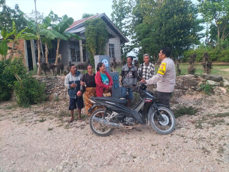 Patroli Sambang, Tak Lupa Bhabinkamtibmas Sampaikan Pesan-pesan Kamtibmas