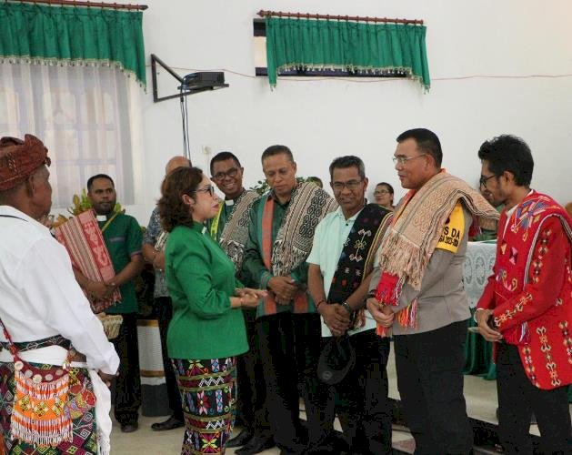 Memperkuat Sinergi Antara Kepolisian dan Komunitas Agama, Kapolda NTT Hadiri Persidangan Klasis Soe Ke-V di GMIT Lewi Oenasi Soe-TTS