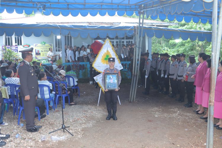 Polres TTS Gelar Upacara Pemakaman Purnawirawan Anggota Polri Secara Kedinasan