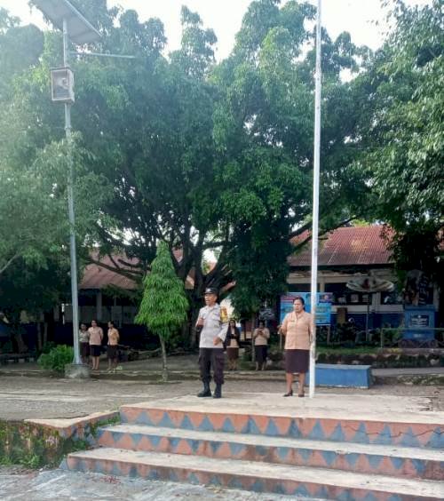 Pimpin Apel Pagi di SMPN 1 Soe, Ini Pesan Bhabinkamtibmas