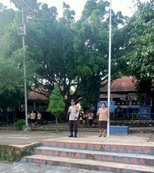 Pimpin Apel Pagi di  SMPN 1 Soe, Ini Pesan Bhabinkamtibmas