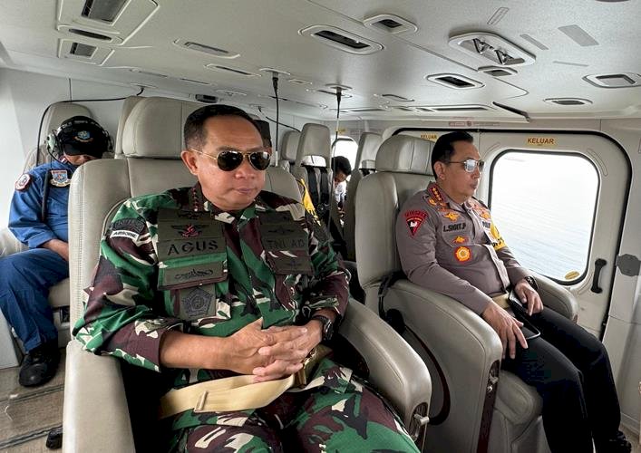 Kapolri-Panglima TNI Patroli Udara Cek Kesiapan Mudik di Pelabuhan Gilimanuk