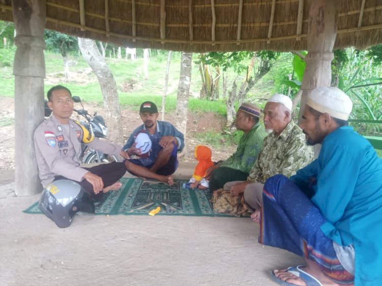 Jaga Warganya Agar Aman dan Kondusif Bhabinkamtibmas Patroli Sambang Ke Warga Binaan dan beri Pesan Kamtibmas