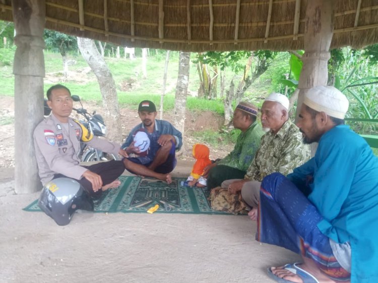 Jaga Warganya Agar Aman dan Kondusif Bhabinkamtibmas Patroli Sambang Ke Warga Binaan dan beri Pesan Kamtibmas