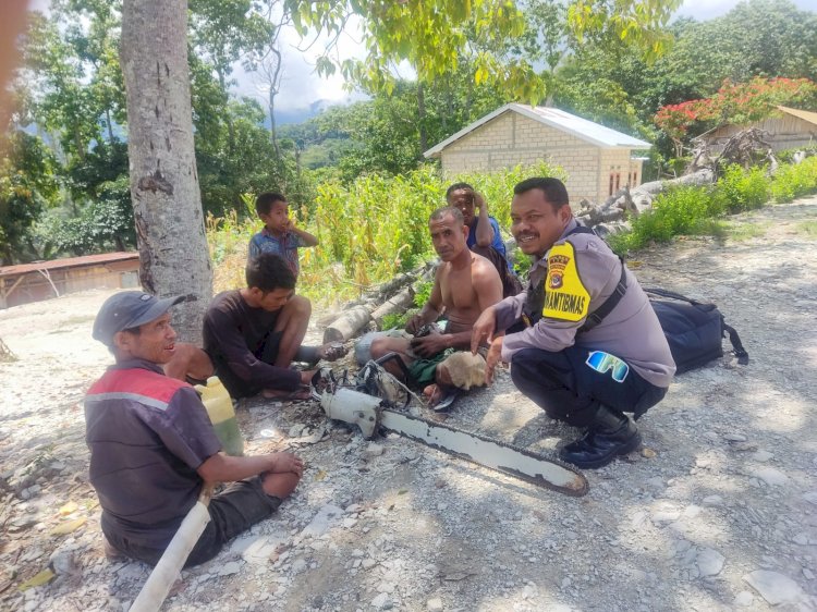 Moment Jumat , Bhabinkamtibmas Sambangi Warga