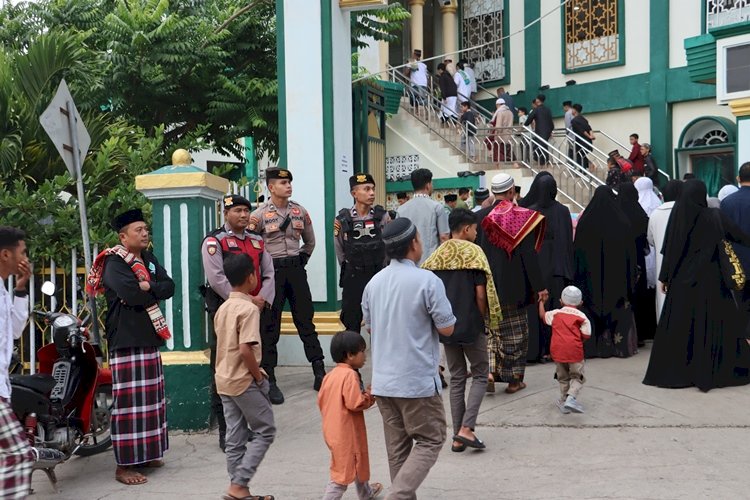 Beri Ras Aman Saat Sholat Ied Hari Raya Idul Adha , Personil Polres TTS Melaksanakan Pengamanan