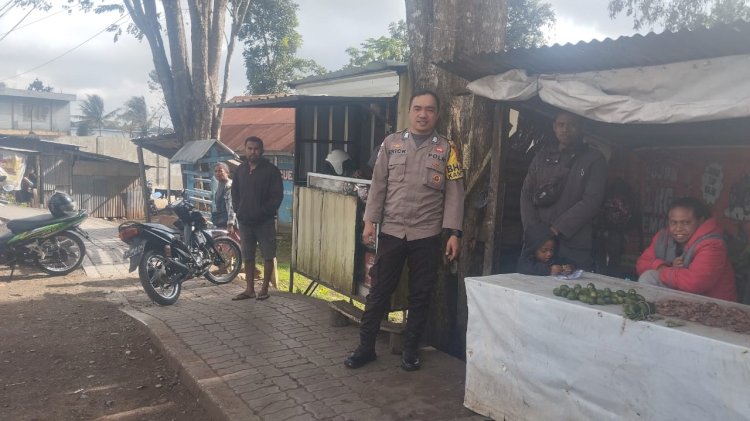 Rutin Bhabinkamtibmas Melaksanakan Patroli dan Sambang Demi Kamtibmas Yang kondusif