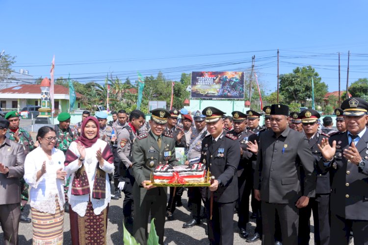 Hadiri Upacara HUT TNI Ke-79, Kapolres TTS dan Anggota Polres TTS Beri kejutan