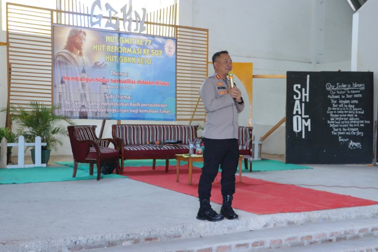 Talk Show Di Gereja Batu Karang Nonohonis , Kapolres TTS Sampaikan Materi Kamtibmas