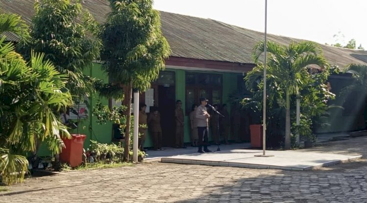 Police Go To School, Jadi Pembina Upacara, Kanit Binkamsa Sat Binmas Polres TTS sampaikan Pesan-Pesan kamtibmas