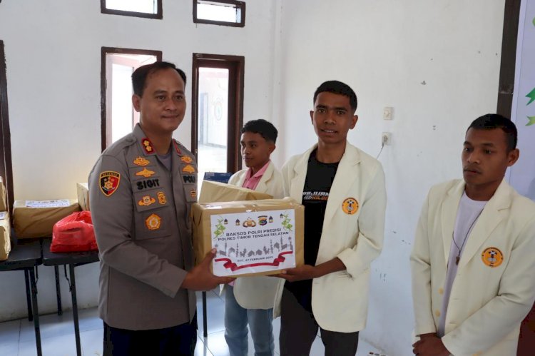Baksos Polri Presisi, Polres TTS salurkan 100 Paket Sembako Kepada Mahasiswa