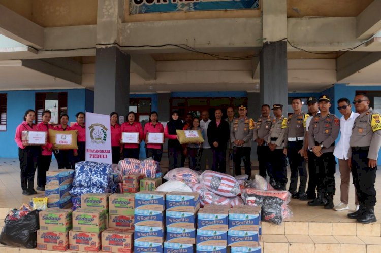 Peduli Kasih, Jajaran Polres TTS dan Bhayangkari Cabang TTS Baksos Ke Warga Desa Kuatae yang Terdampak Bencana Longsor