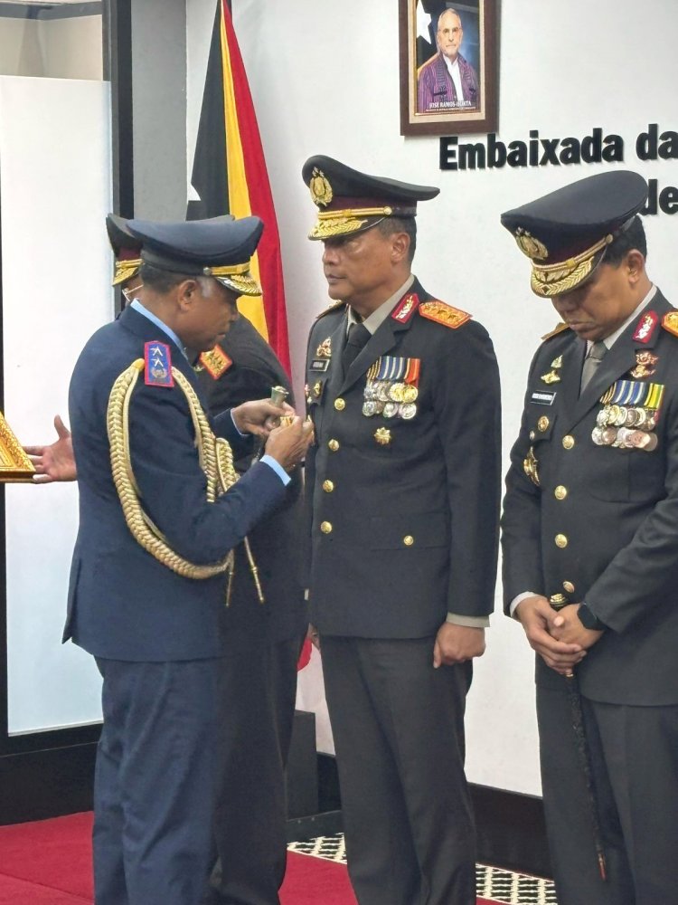 Kapolri dan Empat Pati Polri Terima Penghargaan Tertinggi dari Pemerintah Timor Leste