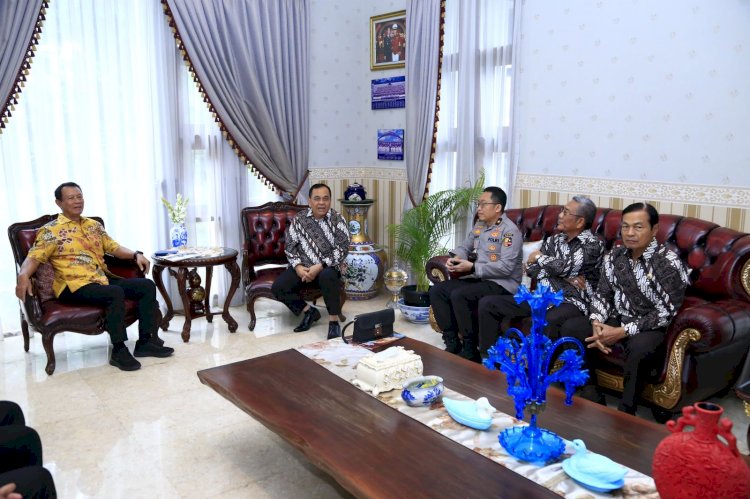 Anjangsana HUT Bhayangkara ke-79, Tim Polri Sambangi Kediaman Jenderal (Purn) Sutarman
