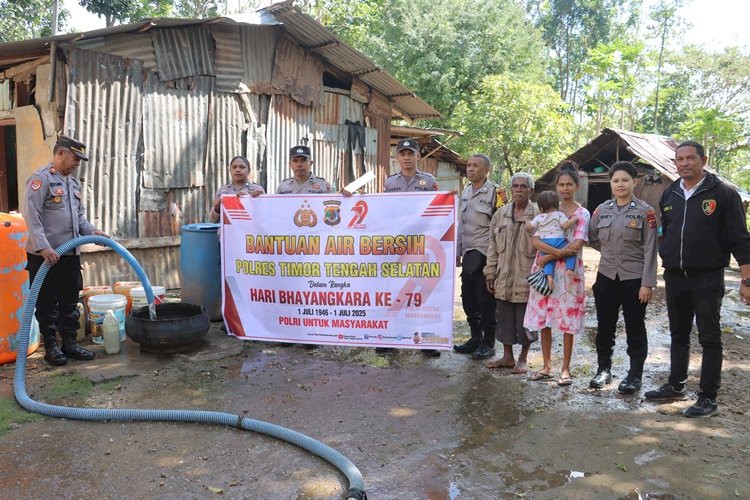 Peringati Hari Bhayangkara ke - 79 Polres TTS Baksos Air Bersih Di Mollo Selatan & Kota SoE