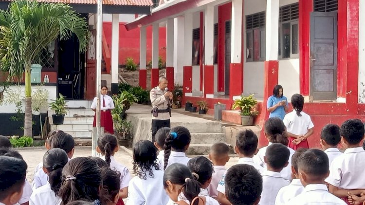 Laksanakan Sambang dan Kunjungan di SD Inpres Oenasi, Bhabinkamtibmas Kel Oekefan Sampaikan Pesan Kamtibmas