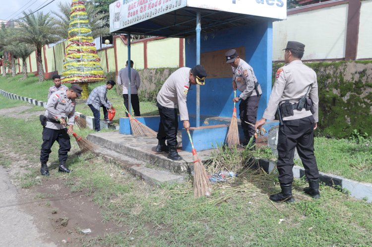 Dukung Program Rabu Putih Pemda TTS, Polres TTS Laksanakan Pembersihan Sampah