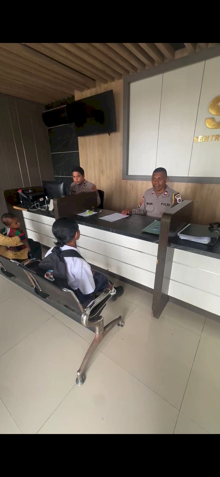 Polisi Sahabat Anak, Anak SMP Lapor SPKT Polres TTS, Minta Bantuan Pamapta Antar Pulang ke Rumah