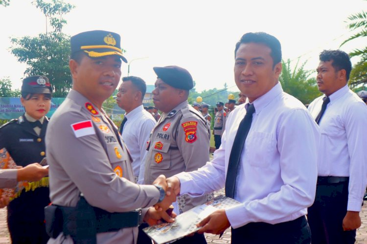 Kapolres TTS Pimpin Upacara Penghargaan Personel Berprestasi dan Wisuda Purnabakti