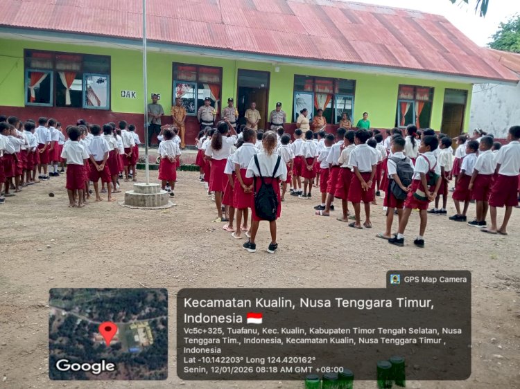 Polisi Sahabat Anak, Anggota Polsek Kualin Sambang ke SDN  Poni Kualin, Hadirkan Kecintaan Terhadap Sosok Polisi