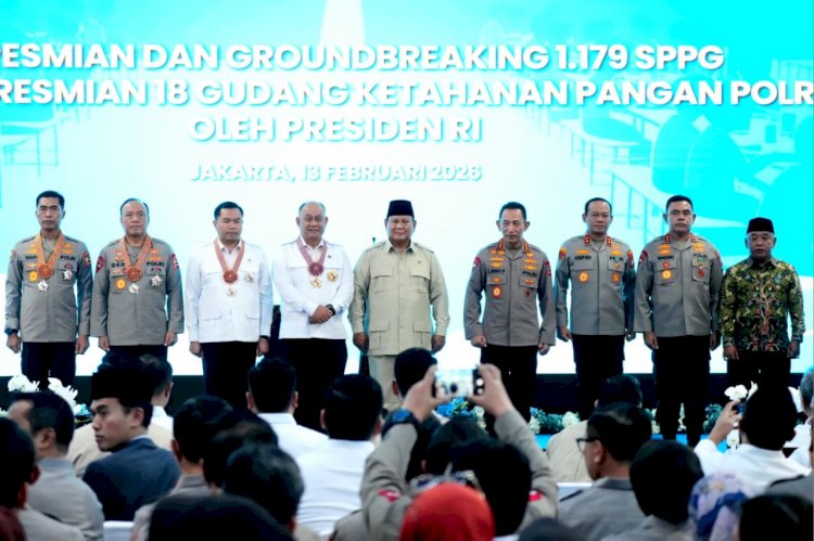 PRESIDEN PRABOWO ANUGERAHKAN BINTANG JASA DAN SATYALANCANA WIRA KARYA KEPADA PENGGERAK MBG DAN RANTAI PASOK SPPG POLRI