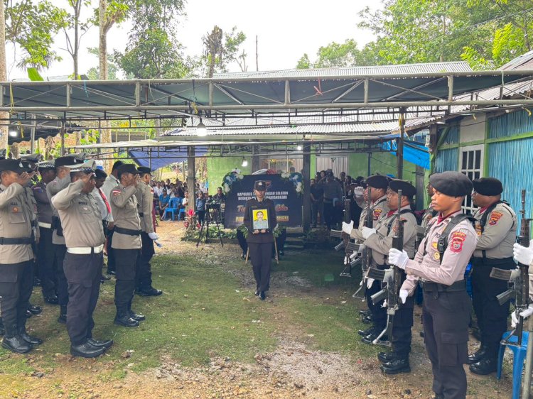 Bentuk Penghormatan Terakhir, Polres TTS -Polda NTT Gelar Upacara Pemakaman Secara  Kedinasan Polri  Terhadap Purnawirawan Polri