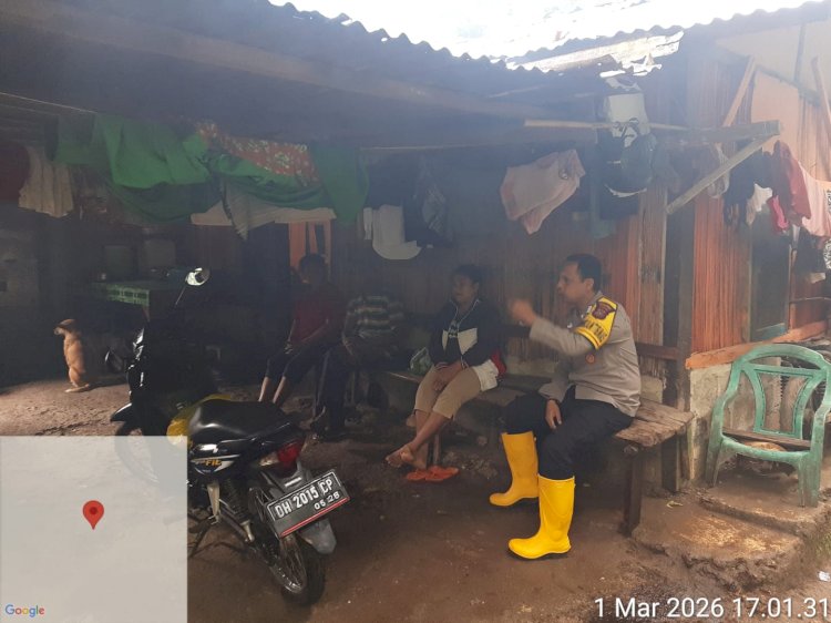 Antisipasi Bencana, Bhabinkamtibmas Pol Kota Soe -Polres TTS Ingatkan Warga Desa Kuatae Waspada Longsor