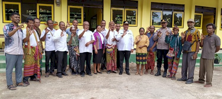 Polsek Kuanfatu Mengamankan Peresmian Gedung Pembangunan 3 Ruang Kelas SMA Kristen Kusi