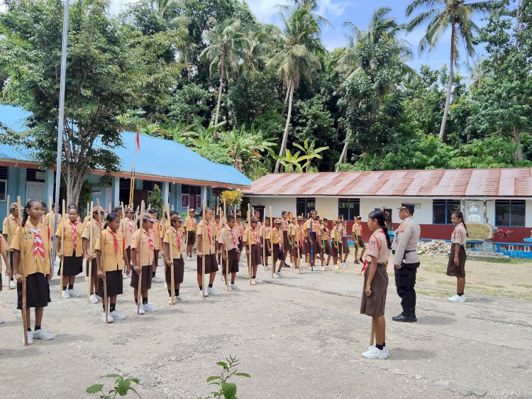 Polri Sahabat Anak Polsek Kolbano Gelar Pembinaan Pramuka di SMP Satap Pene Selatan II