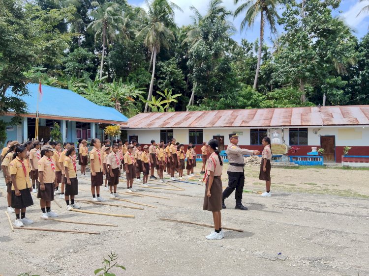 Polri Sahabat Anak Polsek Kolbano Gelar Pembinaan Pramuka di SMP Satap Pene Selatan II
