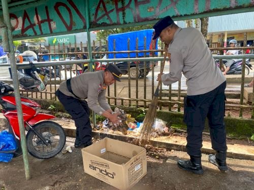 Sambut Ramadhan 1447 H, Personel Polres TTS Gelar Kerja Bakti di Pasar Inpres Soe