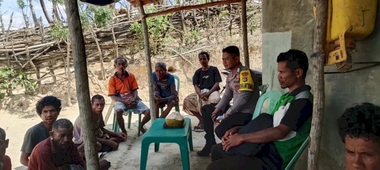 Beri Himbauan Kamtibmas, Bhabinkamtibmas Desa Naukae, Kec. Kuatnana Lasanakan Sambang ke Masyarakat