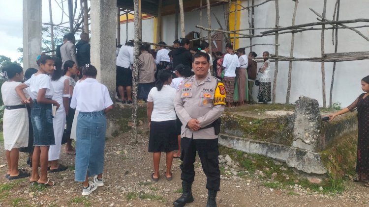 Polsek Ki'e Melaksanakan Pengamanan Ibadah Perjamuan Kudus di Gereja Imanuel Tesiyofanu