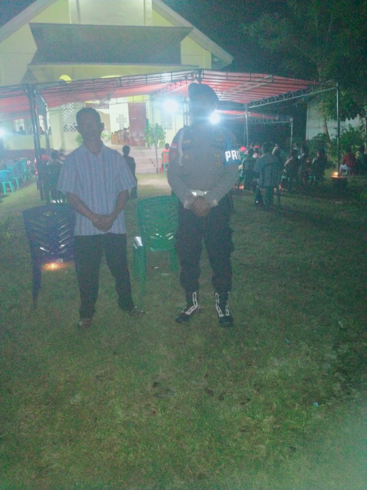 Polsek Amanuban Selatan Laksanakan Pengamanan Pada Misa Sabtu Haleluyah di Sta. Theresia Kanak-Kanak Yesus Panite