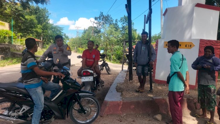 Cegah Gangguan Kamtibmas, Bhabinkamtibmas Polsek Ki'e Laksanakan Patroli di Desa Napi, Kec. Kie