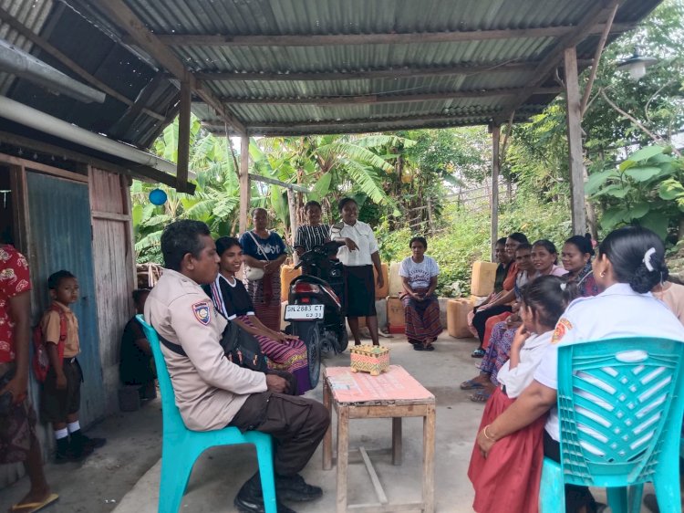 Cegah Gangguan Kamtibmas, Bhabinkamtibmas Toianas Sambang di Desa Bokong